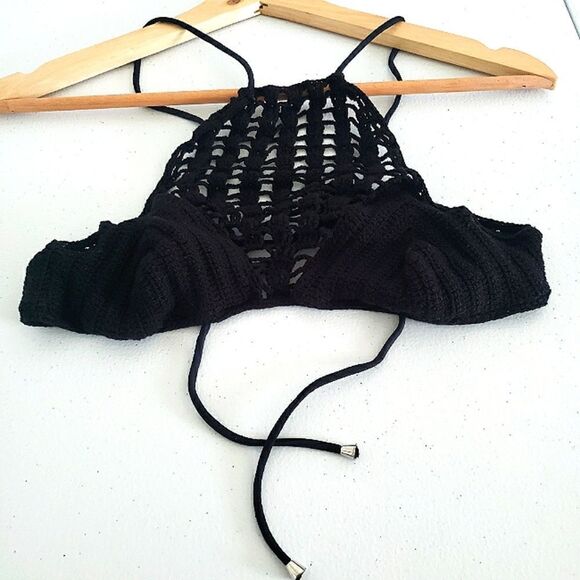 LOVERS+ Friends Wanderlust Crochet Top in Blac - Picture 5 of 10